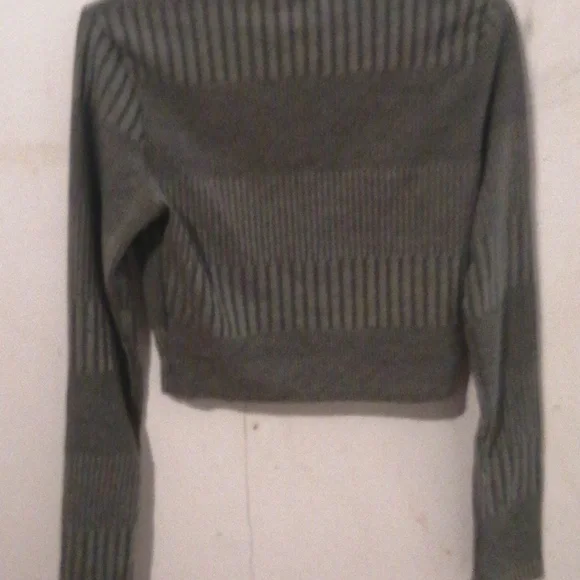 Tops - Picture 2 of 2